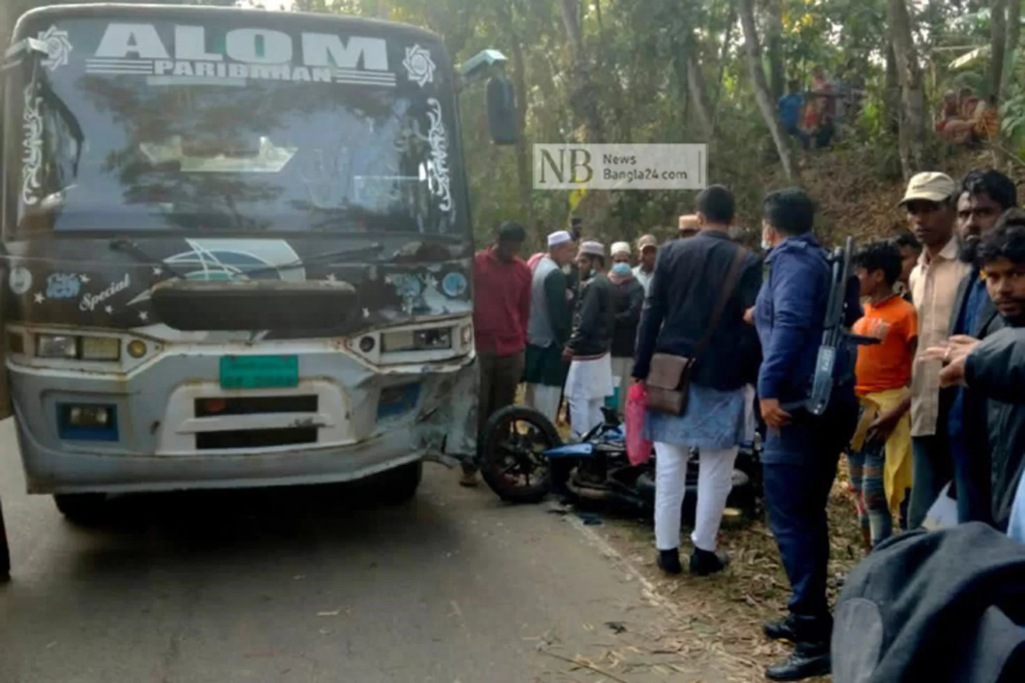 বাইকে-বাসচাপায়-২-বিদ্যুতকর্মী-নিহত