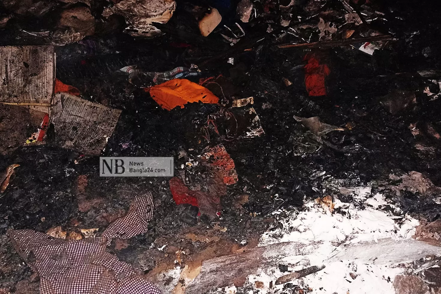 বিজিবি সদস্যের বাড়িতে আগুন, পুড়ল অন্যের টাকা-দলিল-আসবাব