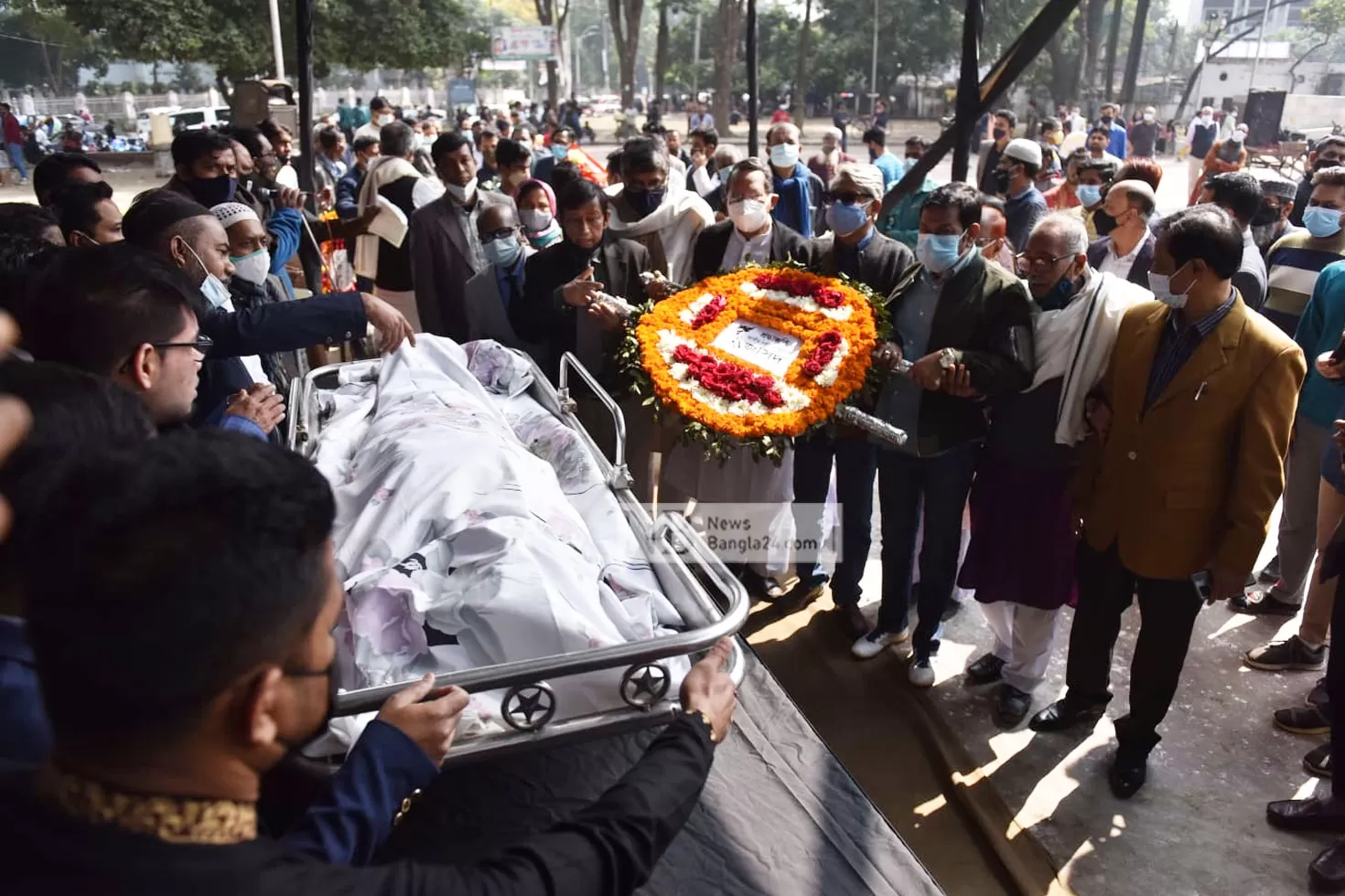 শহীদ মিনারে সাংবাদিক পীর হাবিবকে শ্রদ্ধা-স্মরণ 