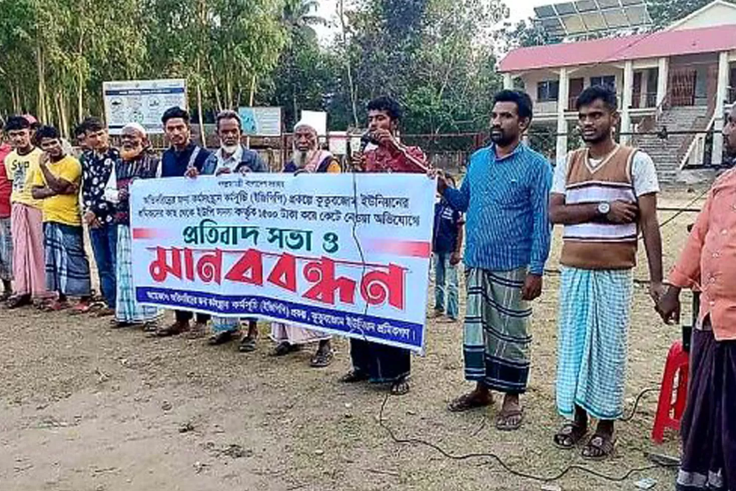 শ্রমিকদের-মজুরির-ভাগ-নিলেন-তিন-ইউপি-মেম্বার