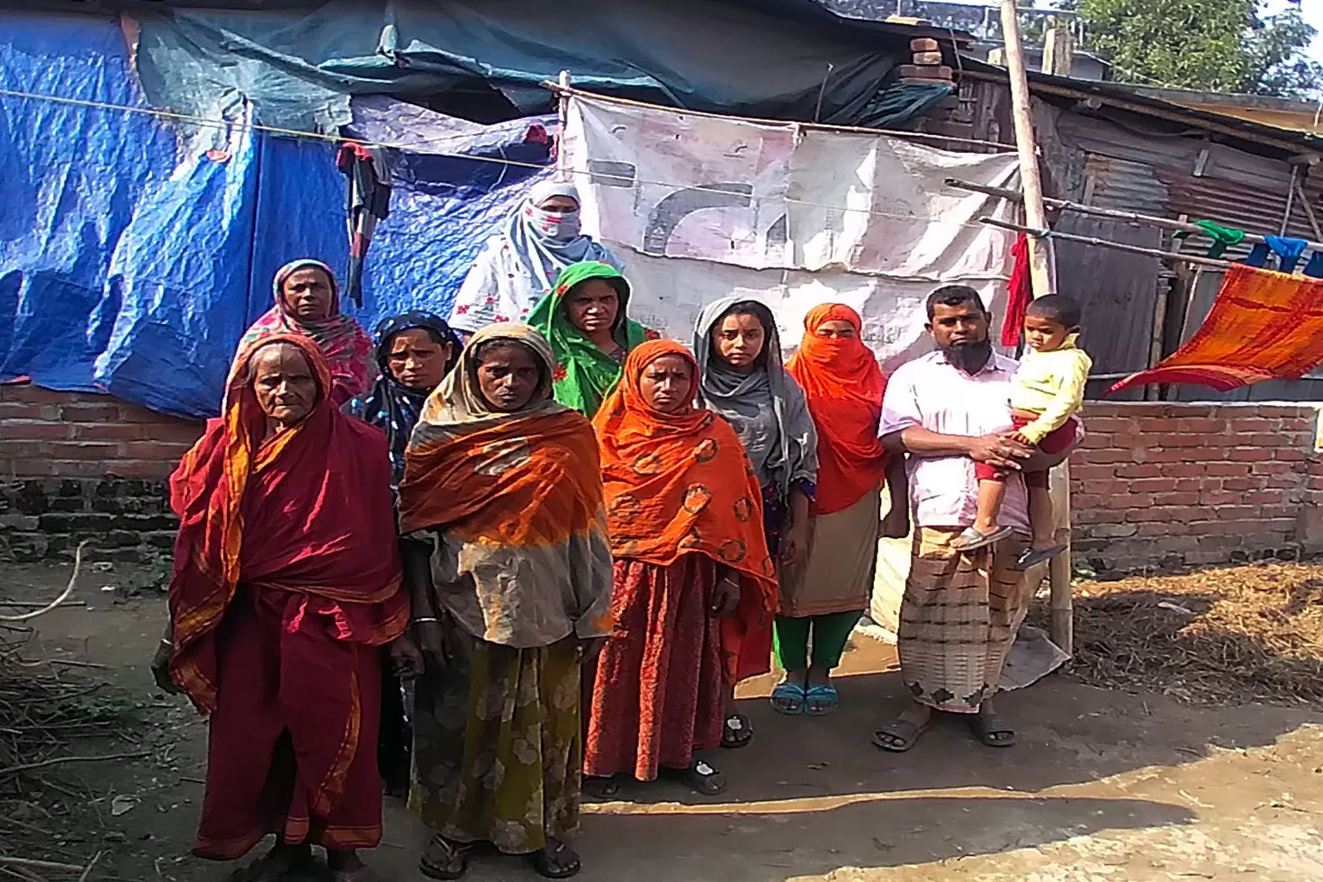 ২১০-দিন-ধরে-একঘরে-৪-পরিবার