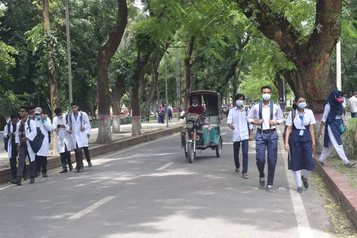 রাজশাহীতে বইয়ের অপেক্ষা