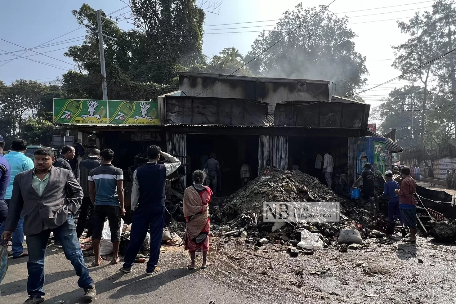 পুড়ল দোকান, ফায়ার সার্ভিসকে দুষলেন প্রত্যক্ষদর্শী