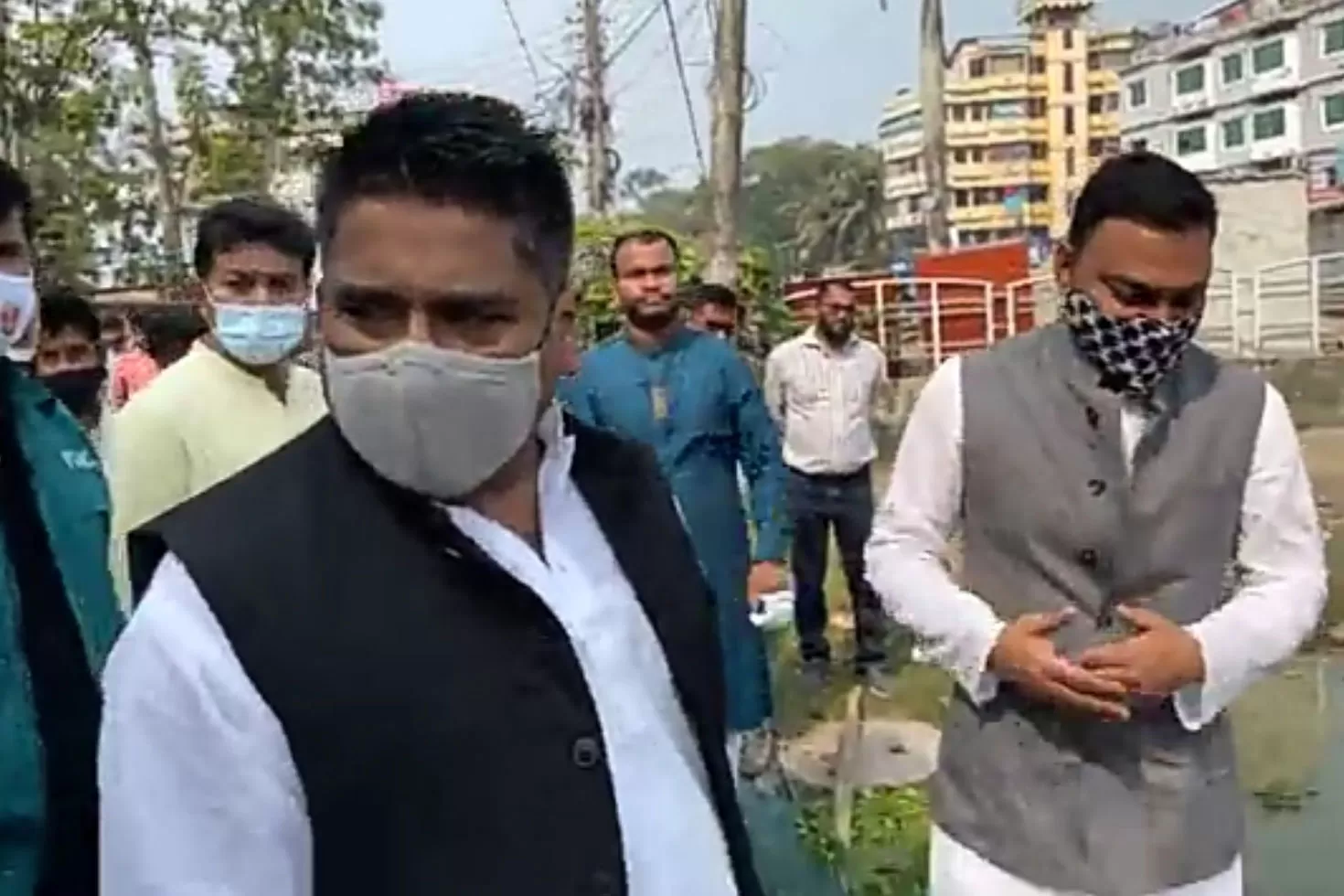 ‘কার লগে বাজায় বোঝতে হবে’, লাইভে মেয়র সাদিক
