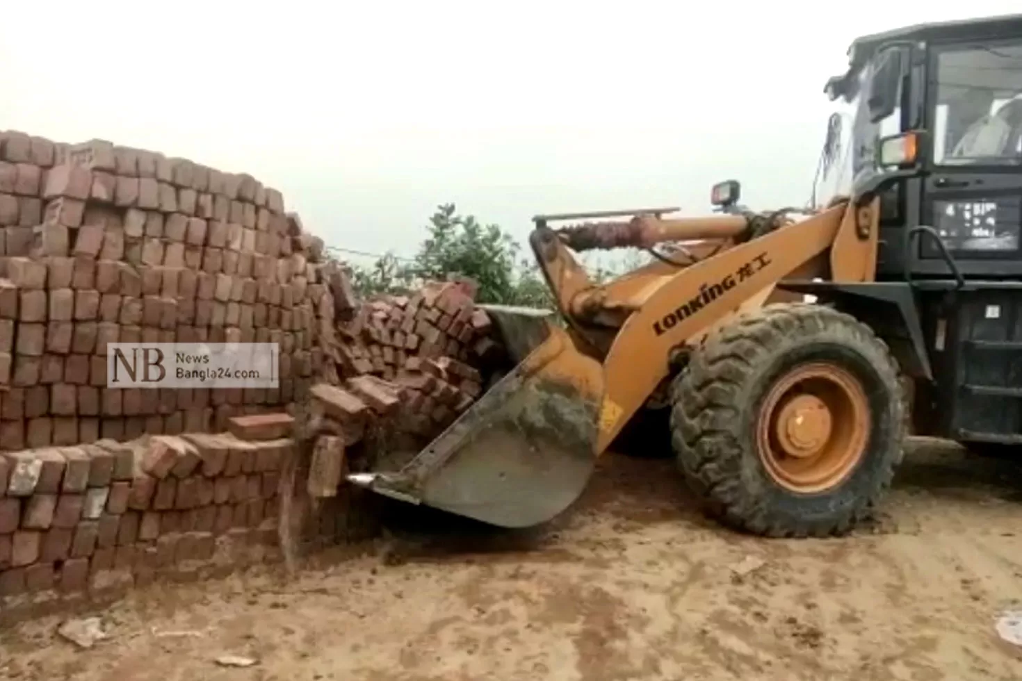 মোংলায় গুঁড়িয়ে দেয়া হলো ৬৫টি অবৈধ স্থাপনা