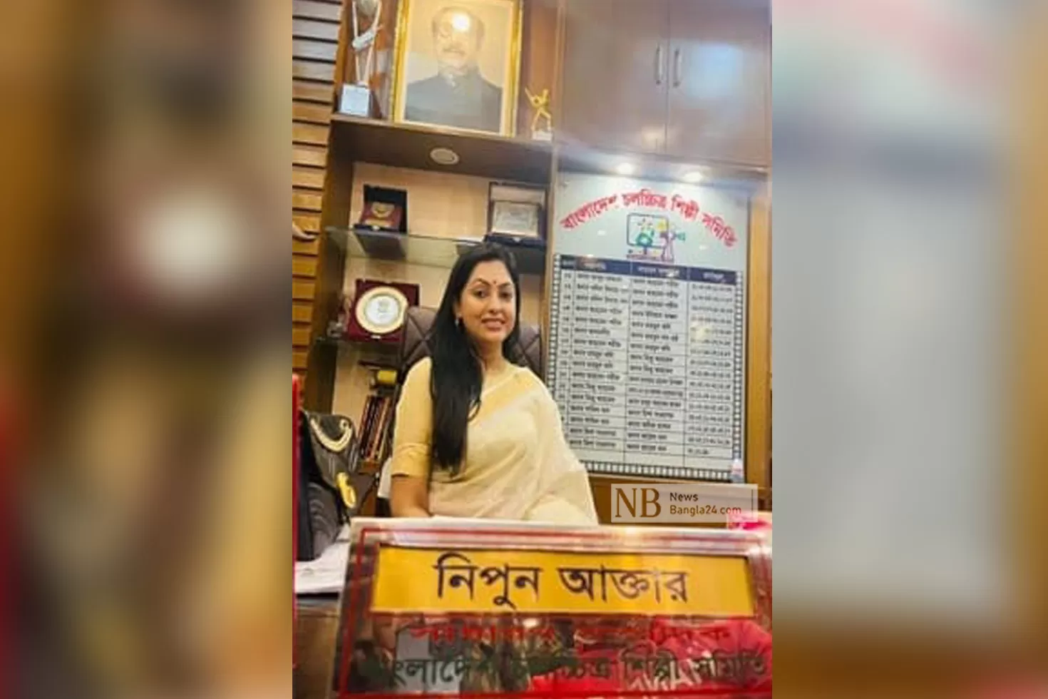 চেয়ারে-বসে-বিতর্কে-নিপুণ