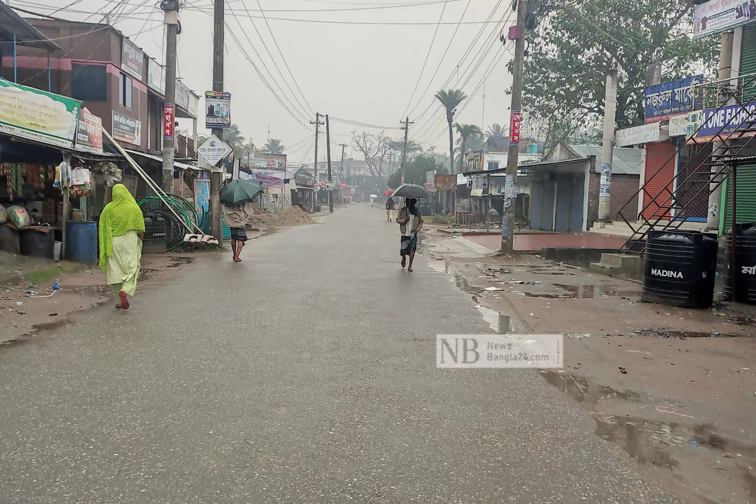মেহেরপুরে বৃষ্টিতে বিপাকে নিম্ন আয়ের মানুষ