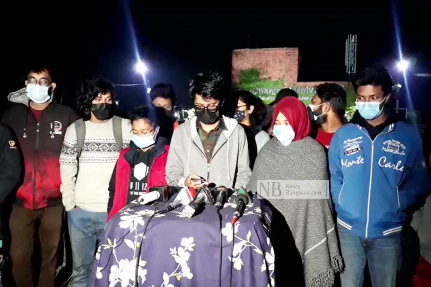 দীপু-মনিকে-দিতে-ফের-দাবি-সাজালেন-শাবি-শিক্ষার্থীরা