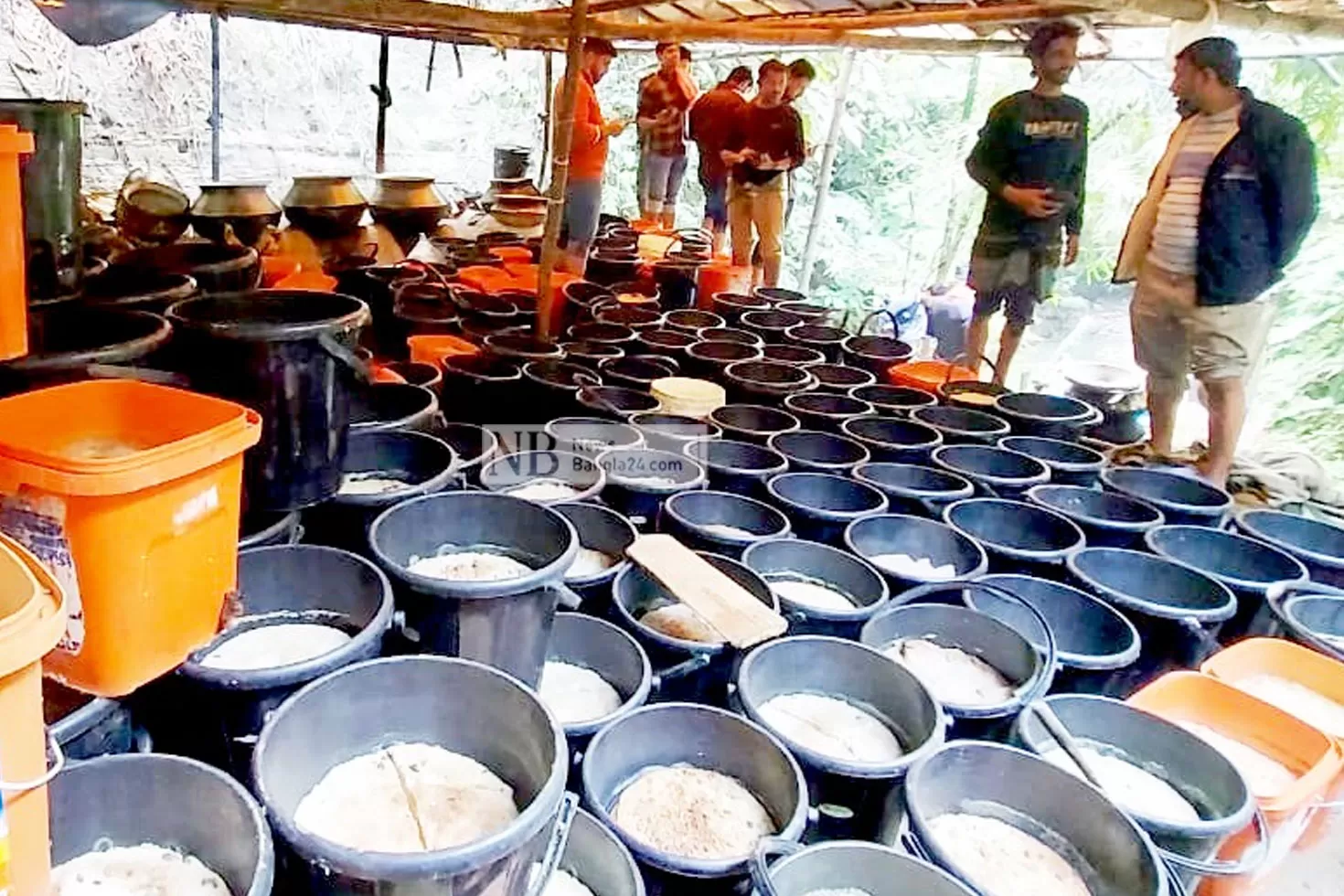 ১০ হাজার লিটার চোলাই মদসহ আটক যুবক