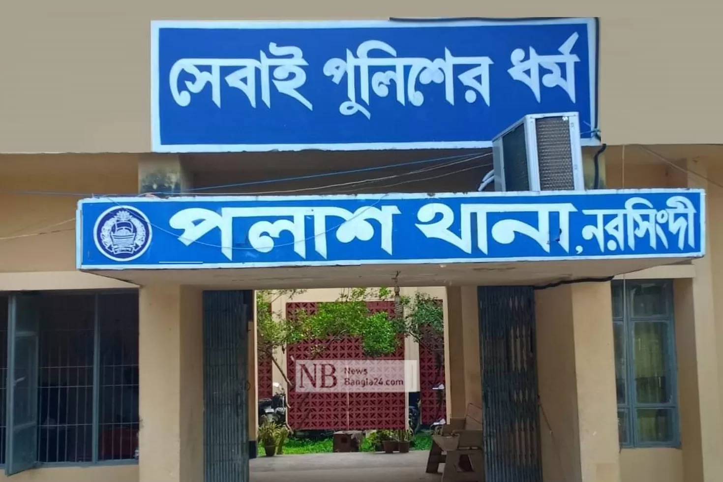 হাসপাতালের-মেঝেতে-স্টাফের-গলা-কাটা-দেহ-