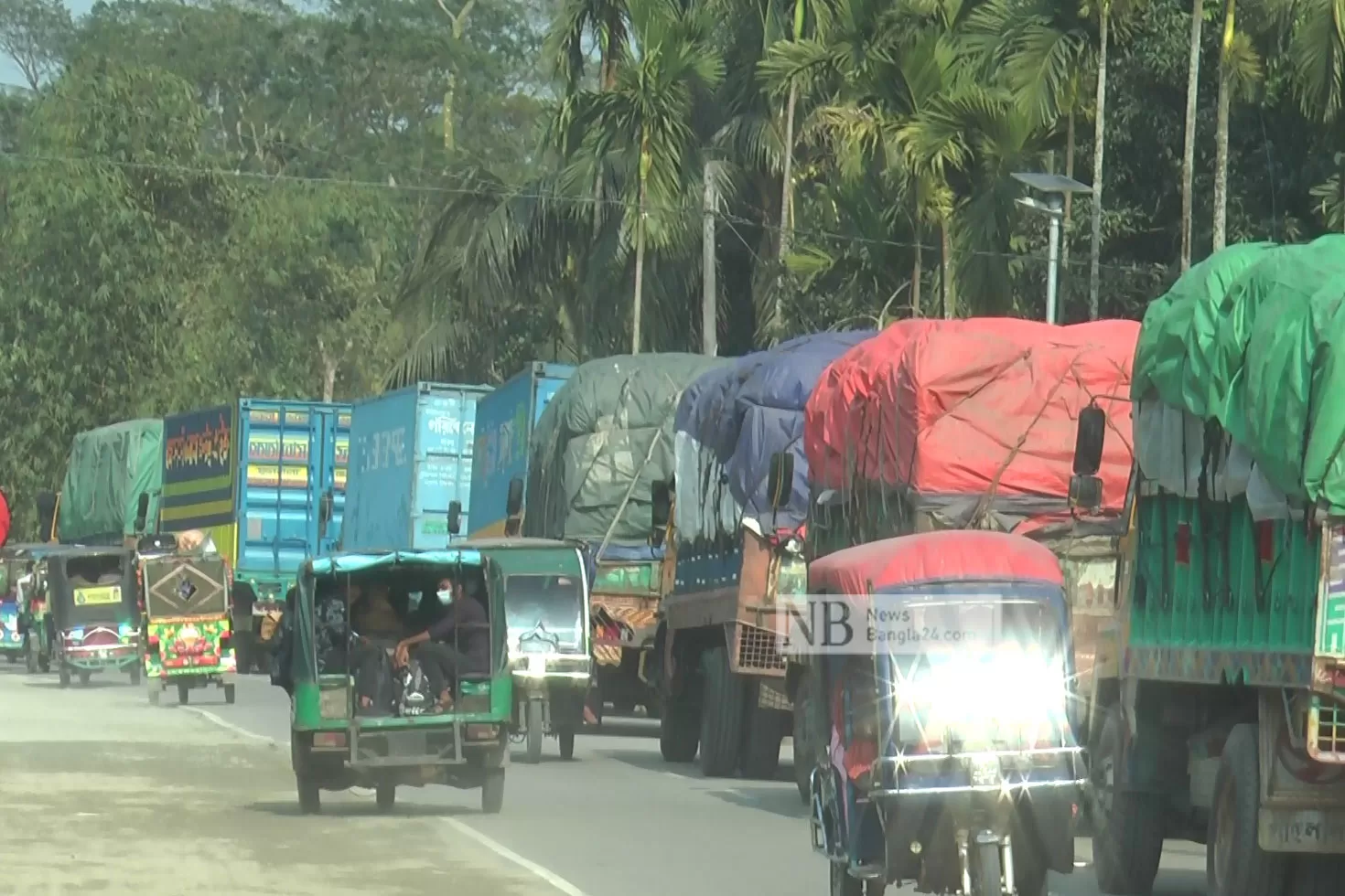 দুর্ভোগের আরেক নাম ইলিশা ফেরিঘাট