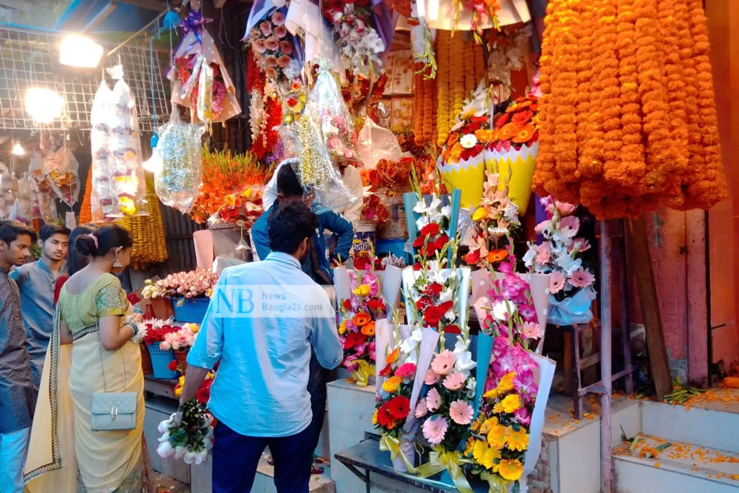 ভালোবাসার দিনে বন্দরনগরীতে কোটি টাকার ফুল বিক্রির আশা