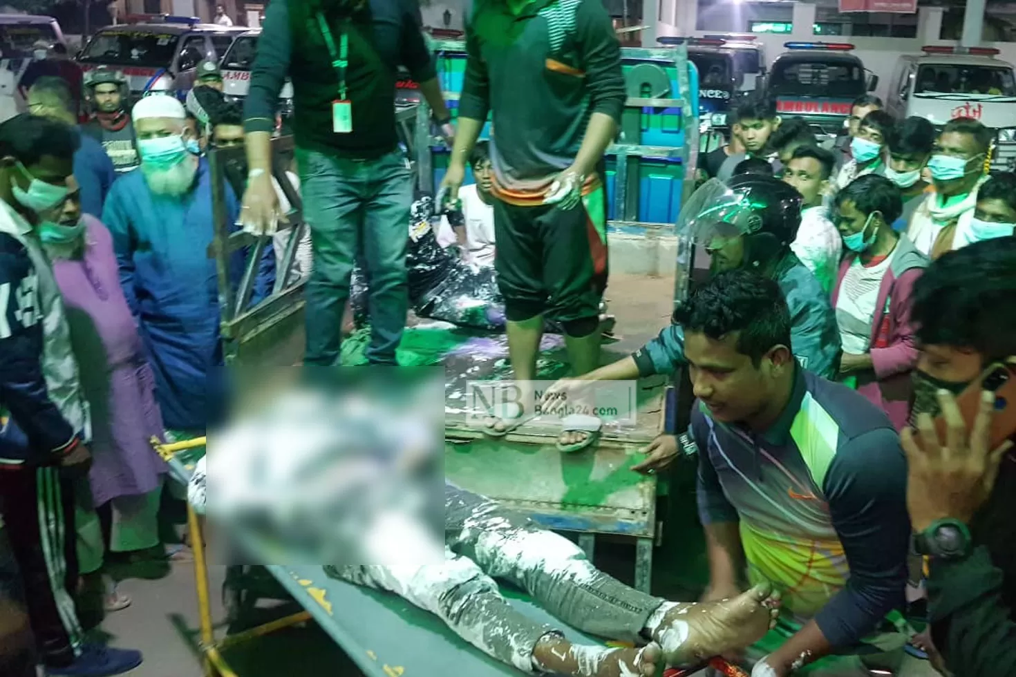 চাকা-ফেটে-উল্টে-গেল-পিকআপ-ভ্যান-কিশোর-নিহত