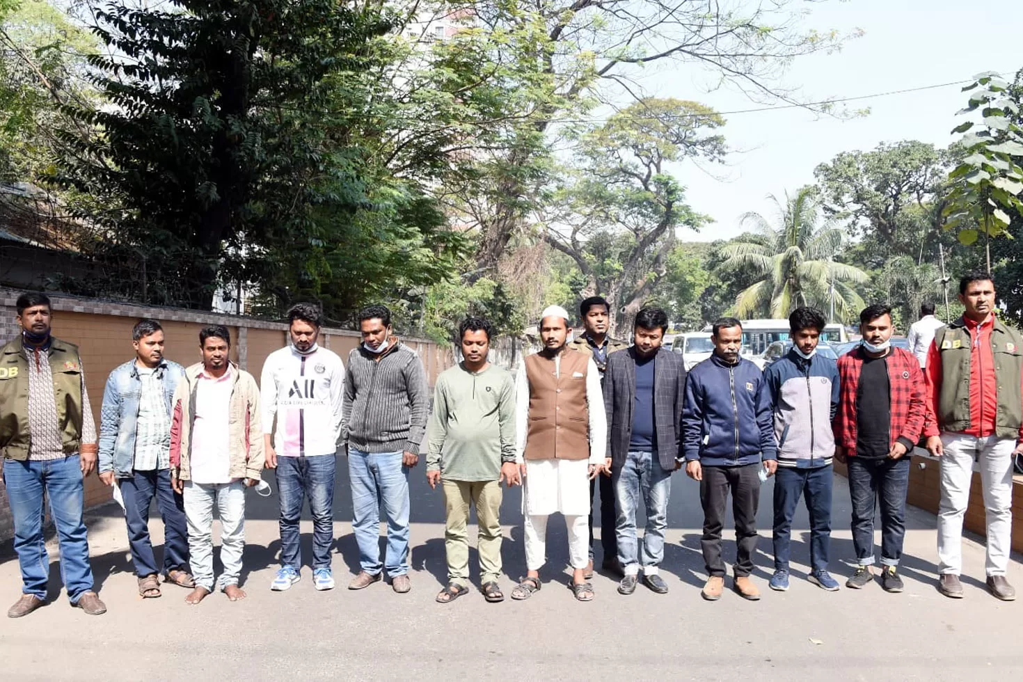 জালিয়াতি-করে-দেয়া-হতো-আসল-ড্রাইভিং-লাইসেন্স