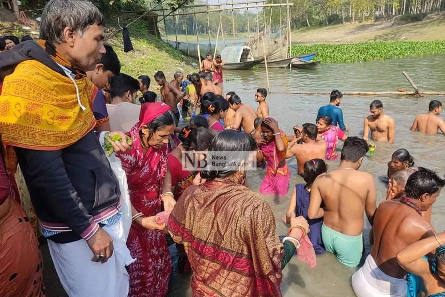 পুণ্যস্নানে-হাজার-মানুষের-ঢল