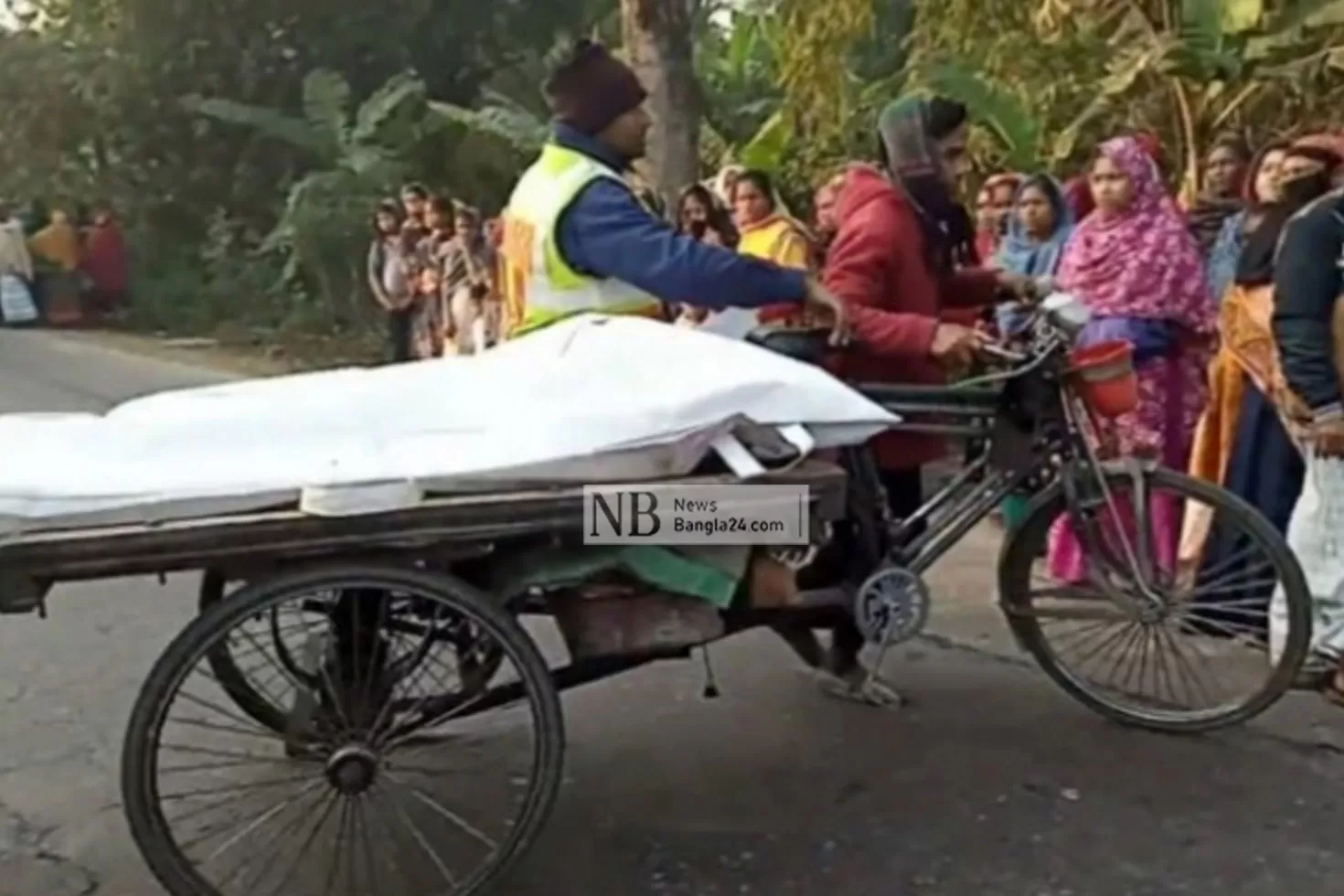 মাহিন্দ্রা উল্টে চালক নিহত