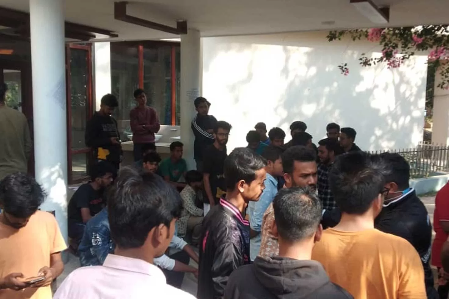 চবি মেডিক্যাল সেন্টার অবরোধ