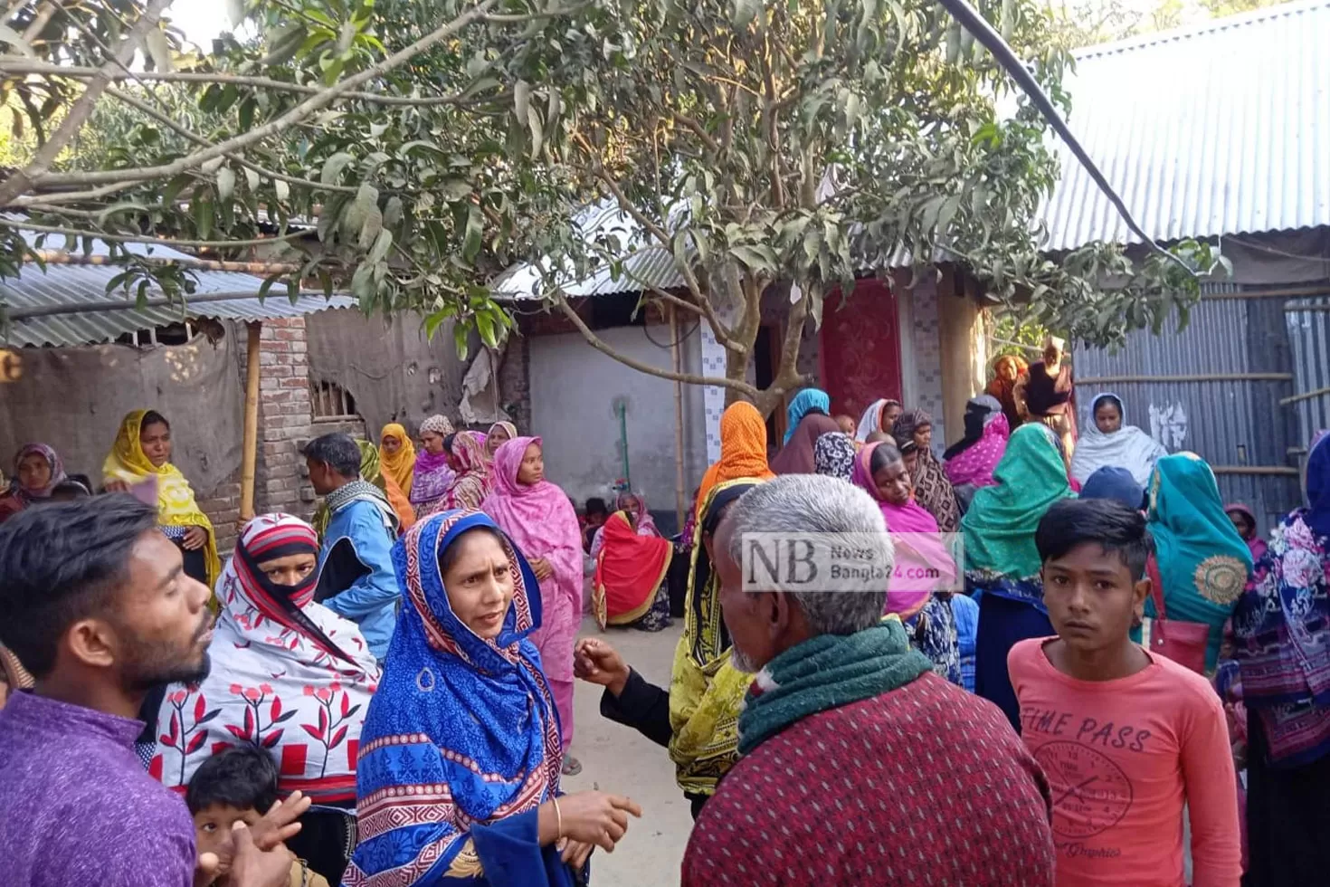 ভ্যানের-ওপর-খেলতে-গিয়ে-চাপা-পড়ে-শিশুর-মৃত্যু