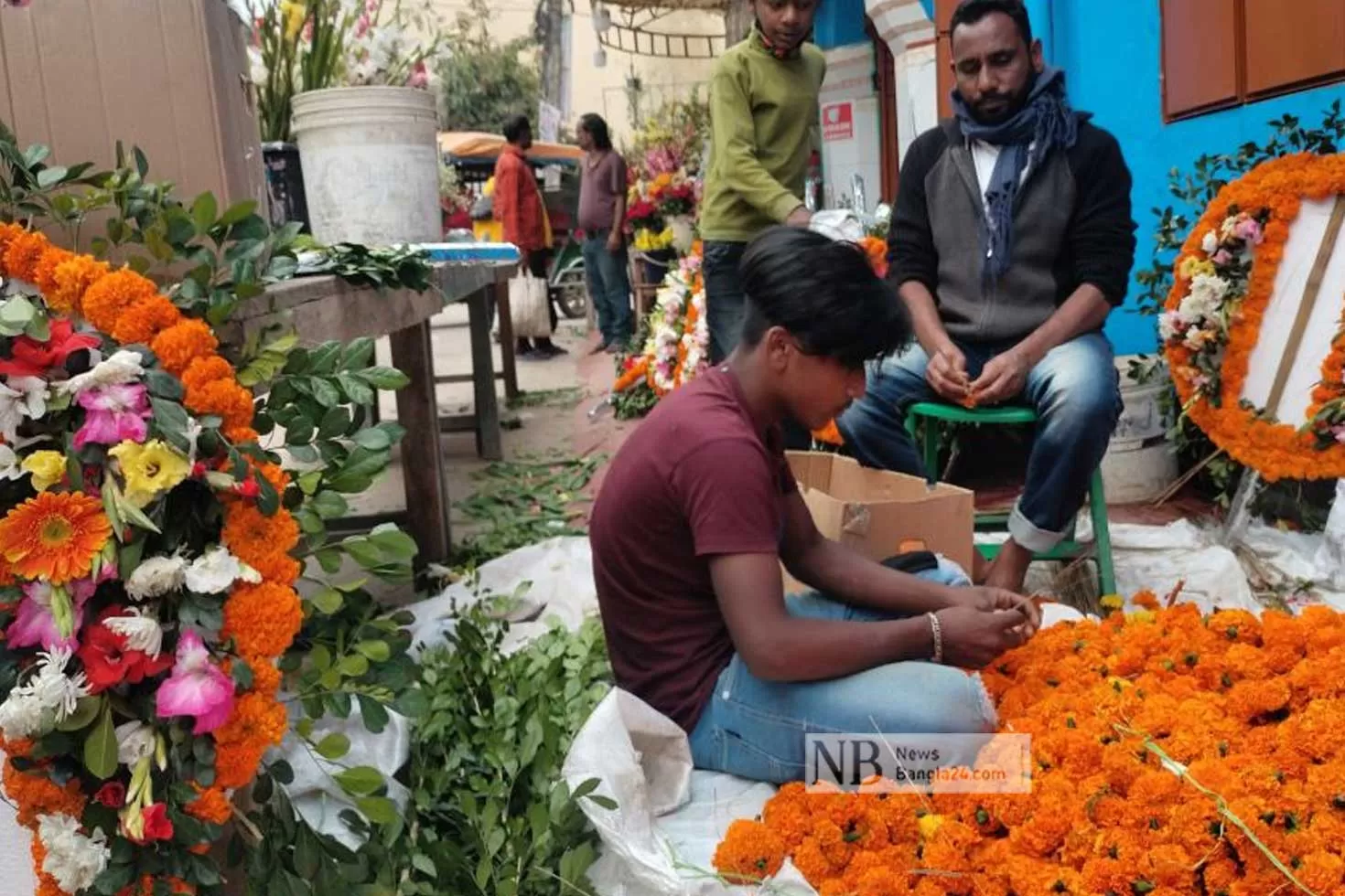 অমর-একুশে-নওগাঁয়-ফুলের-দাম-চড়া