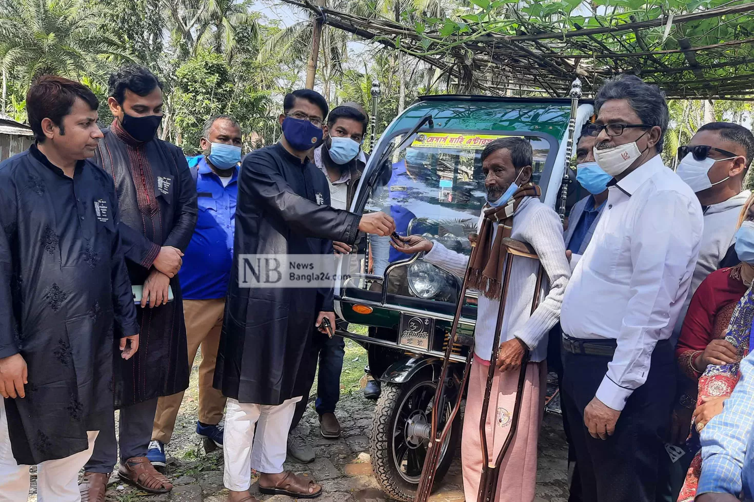 কবি শামছুদ্দিনের পরিবারের পাশে জেলা প্রশাসন