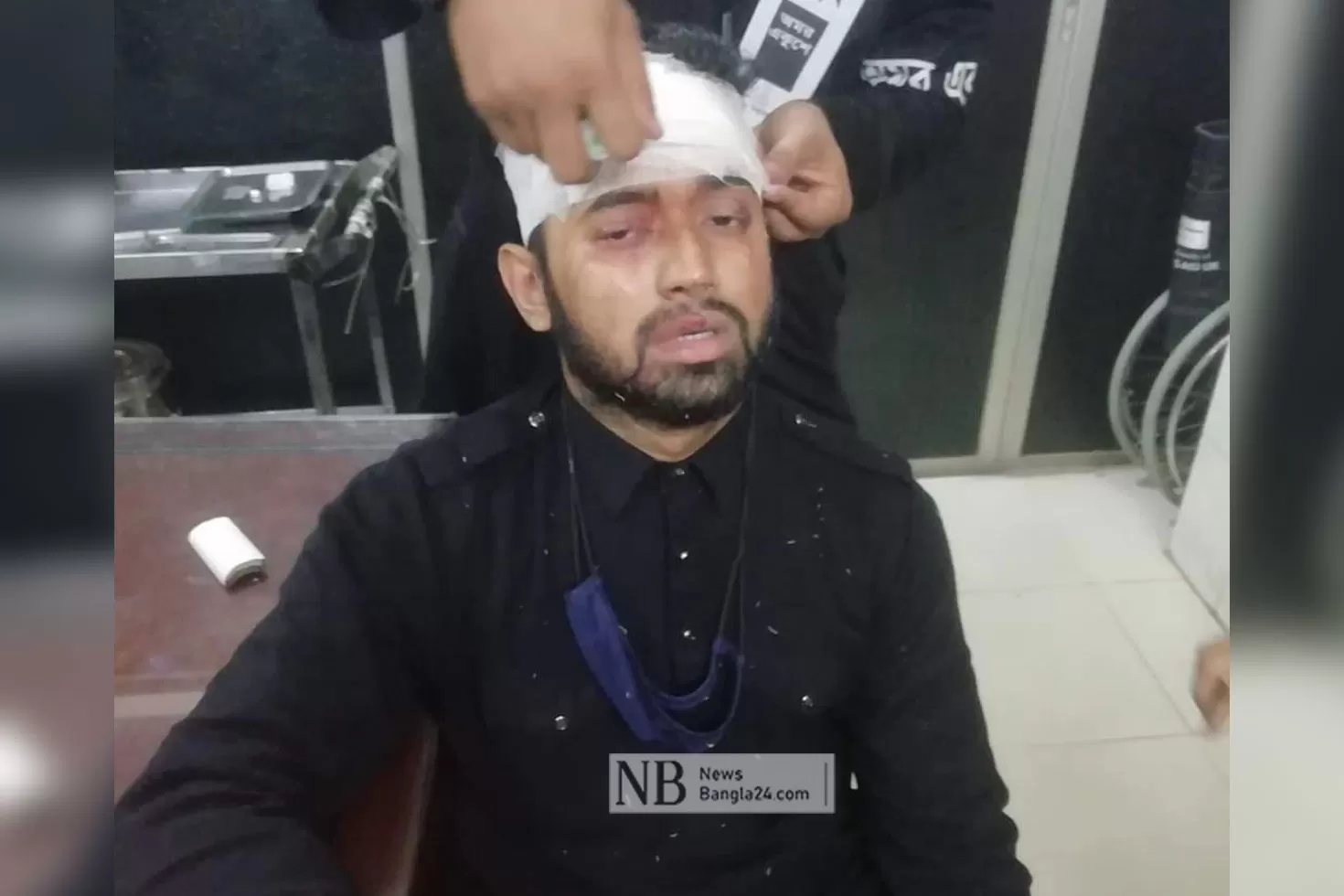 ছাত্রলীগ নেত্রীর বিরুদ্ধে সাবেক নেতার মাথা ফাটানোর অভিযোগ
