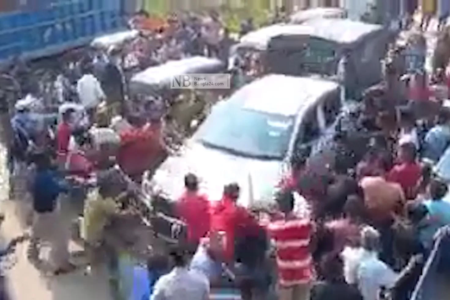 ইউএনওর-গাড়ি-লাশ-মাড়িয়ে-যাওয়ায়-বিক্ষুব্ধ-মানুষ