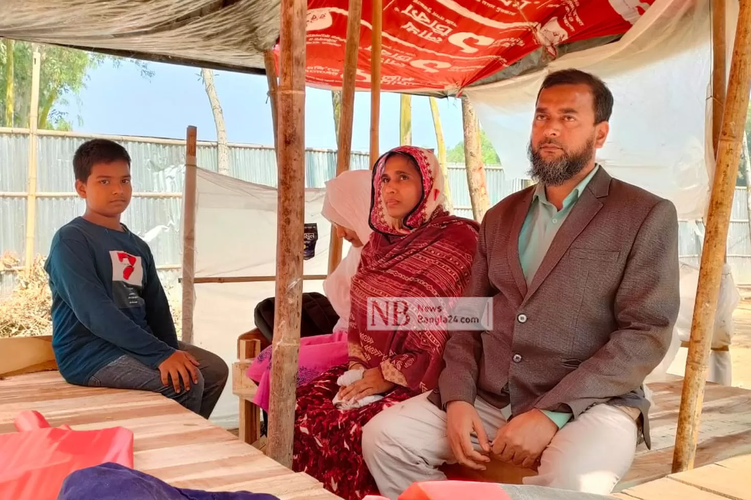 সিসি ক্যামেরা বসিয়ে বসতভিটা রক্ষার চেষ্টা