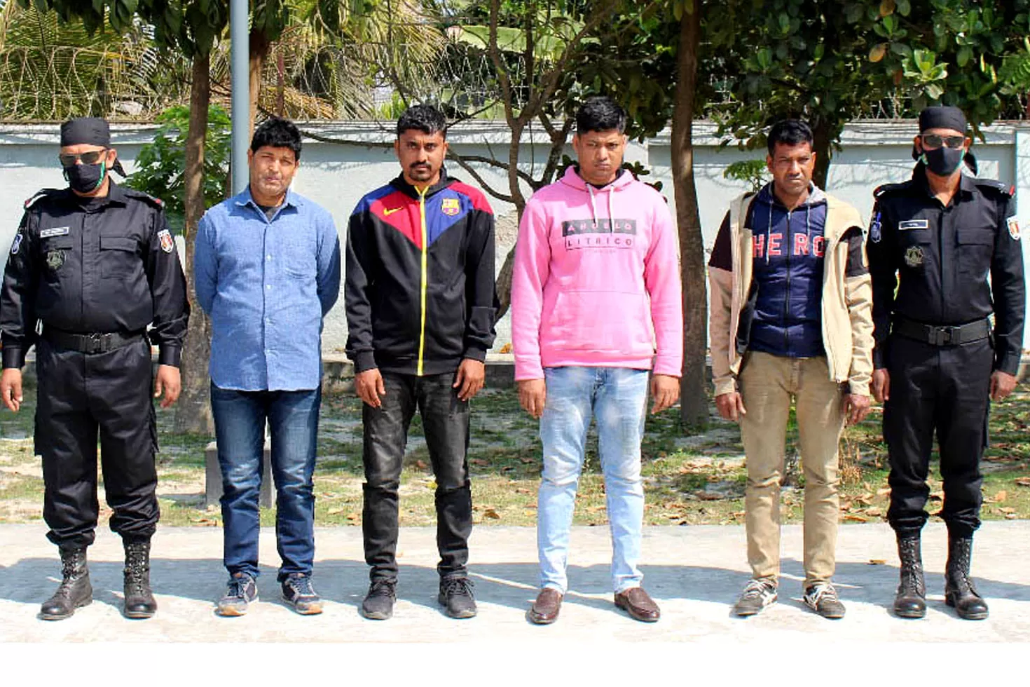 ছিনতাইয়ের-প্রস্তুতিকালে-আটক-এসআইসহ-৫জন-রিমান্ডে