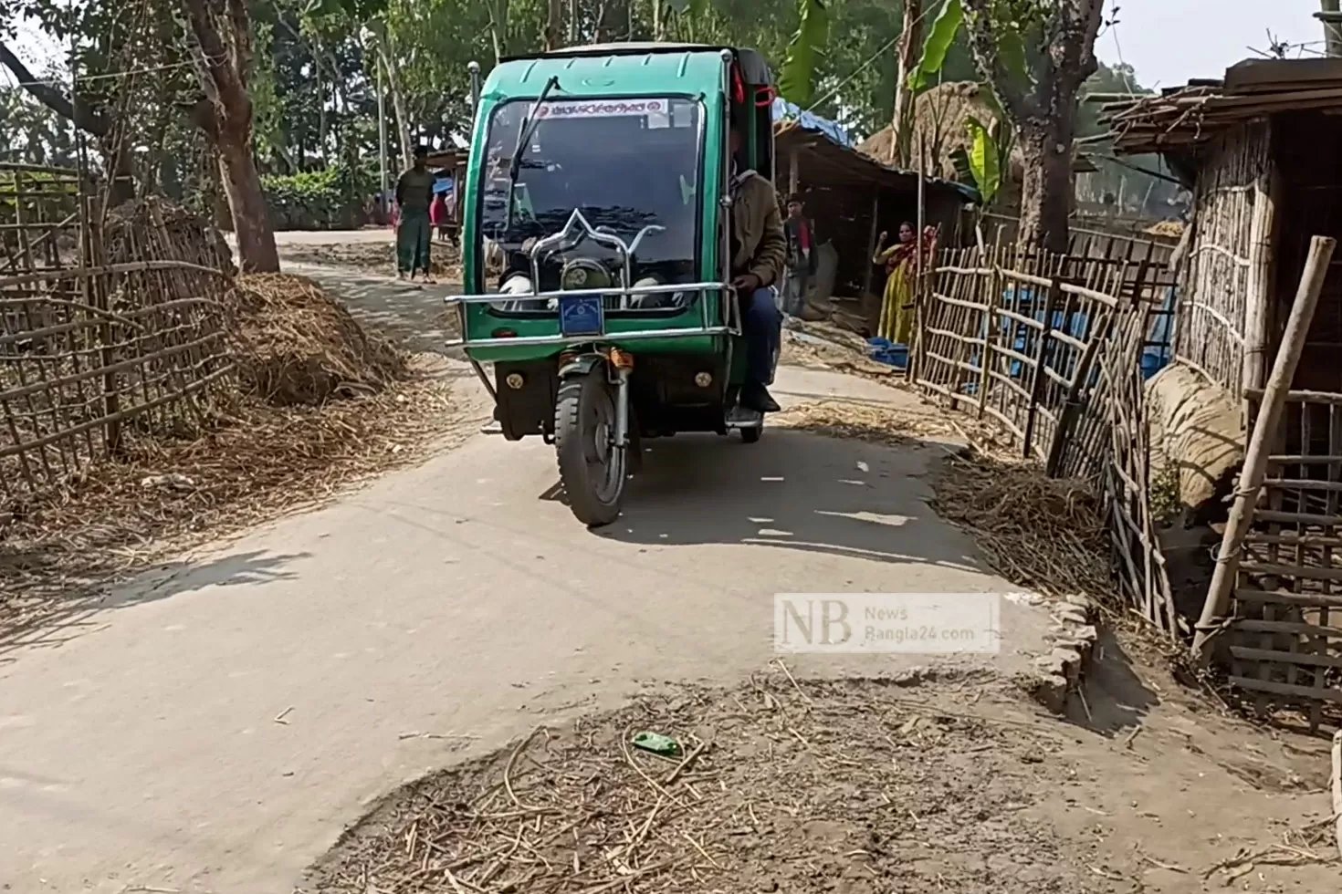 ‘একটি গাড়ি না থামালে অন্যটি পড়বে খালে’