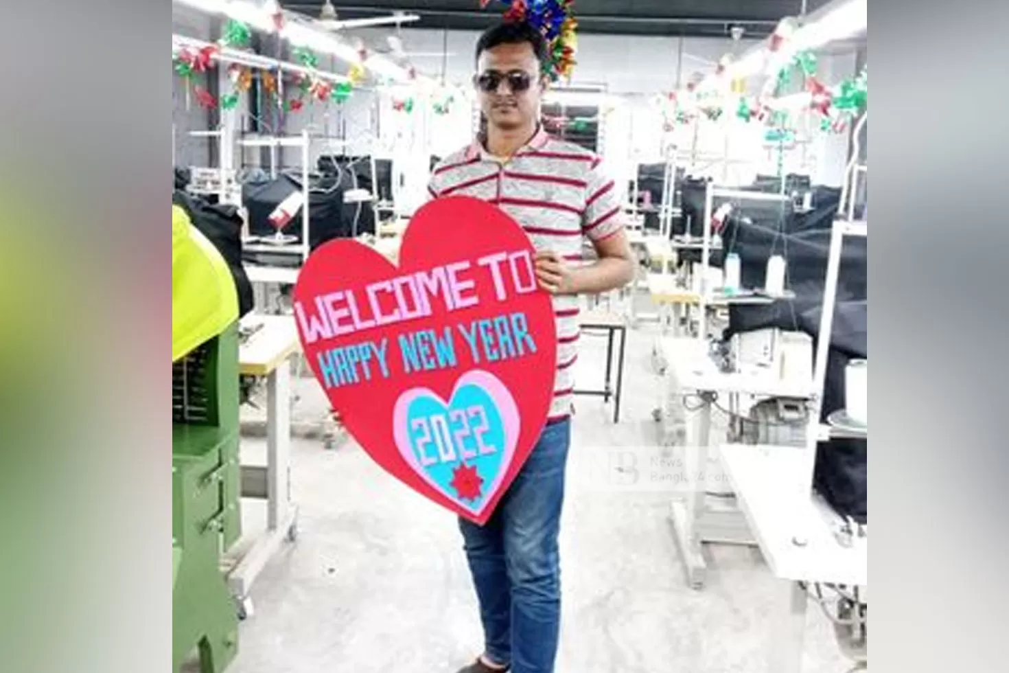 জুতা কারখানায় আগুন: স্বামীর মরদেহের অপেক্ষায় স্ত্রী