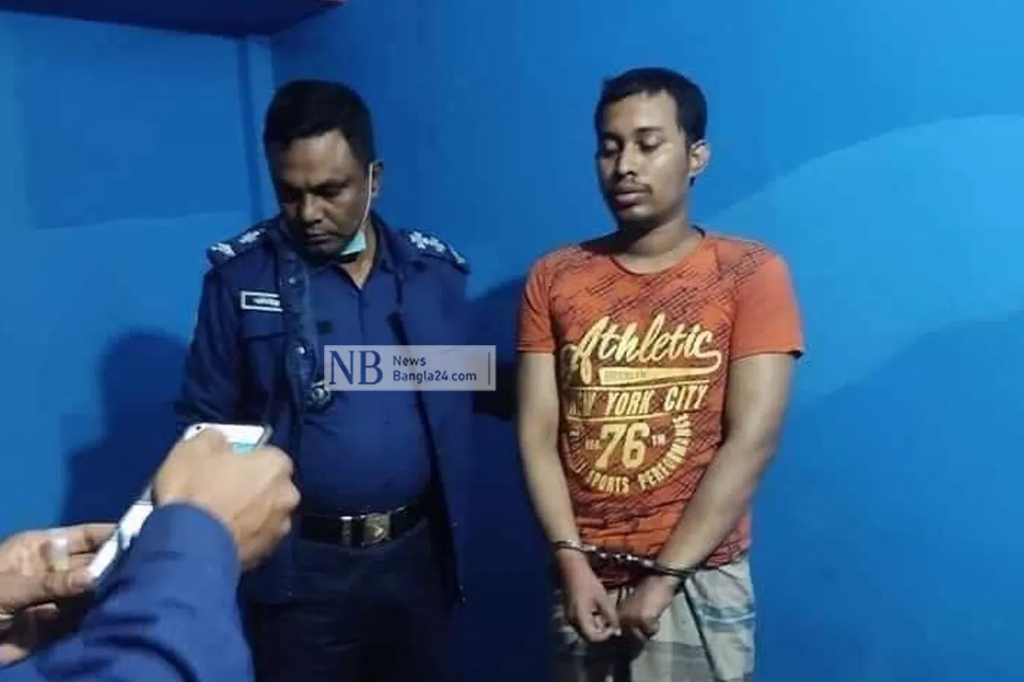 কুপিয়ে হত্যার পর পুড়িয়ে দিল বৃদ্ধা মাকে