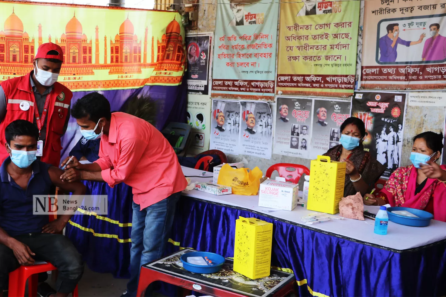 নিবন্ধন-ছাড়া-টিকা-পেয়ে-খুশি-ভাসমান-জনগোষ্ঠী