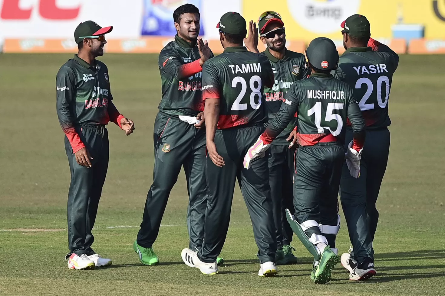 সাকিবের আঘাতে নিয়ন্ত্রণে বাংলাদেশ