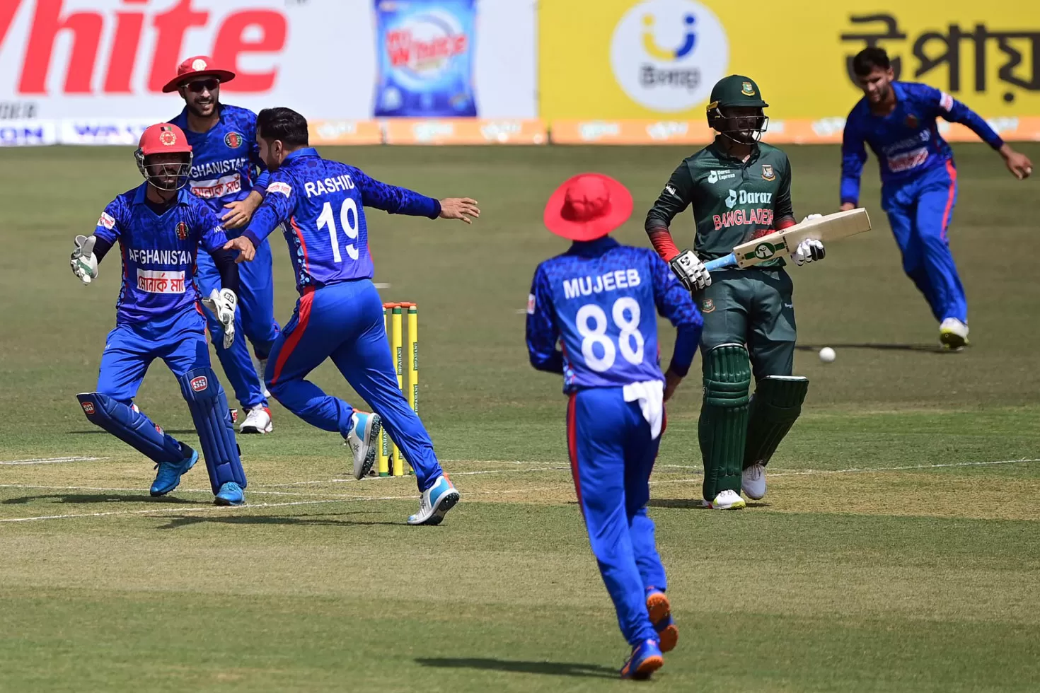 তামিমের পর সাকিবও ফিরলেন অল্প রানে