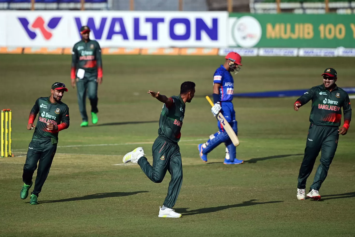 শুরুতেই আফগানদের জোড়া ধাক্কা টাইগারদের