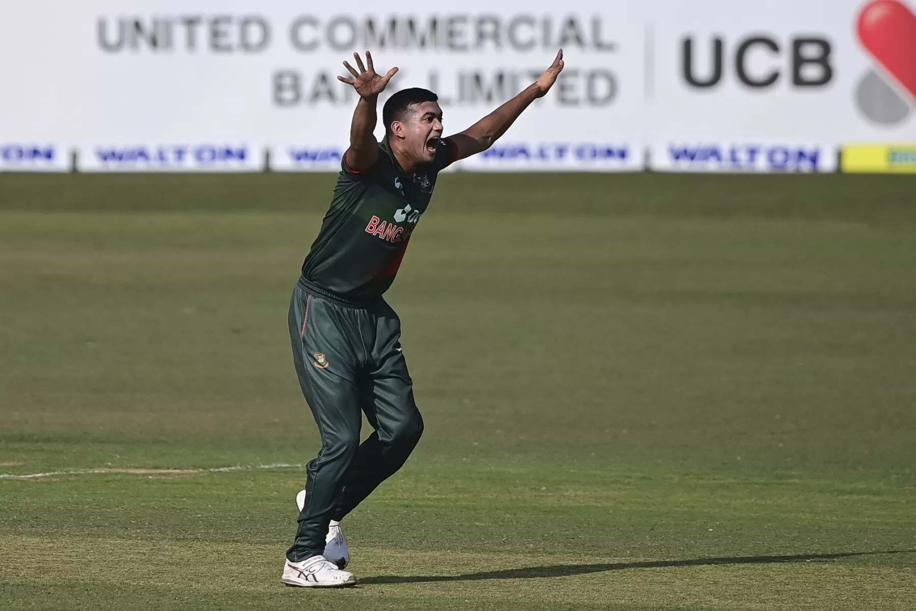 তাসকিনের জোড়া উইকেটে ব্যাকফুটে আফগানিস্তান