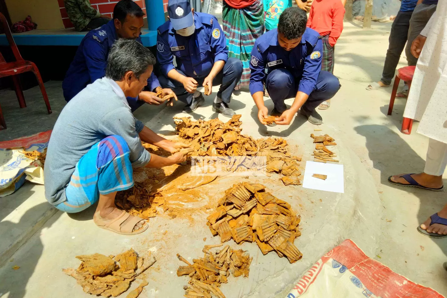 উদ্ধার দেড় হাজার গুলি থানায় হস্তান্তর