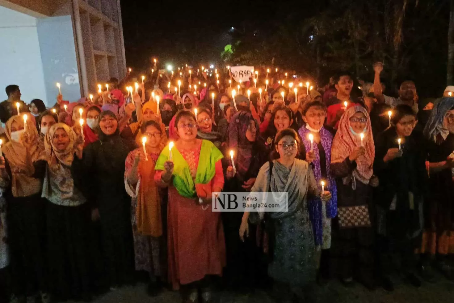 ‘সংঘবদ্ধ ধর্ষণ’-হামলা: ক্যাম্পাসে মিছিল