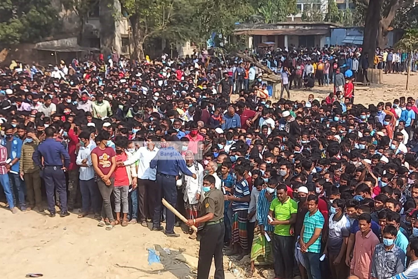 টিকার-লাইনে-দীর্ঘ-অপেক্ষা