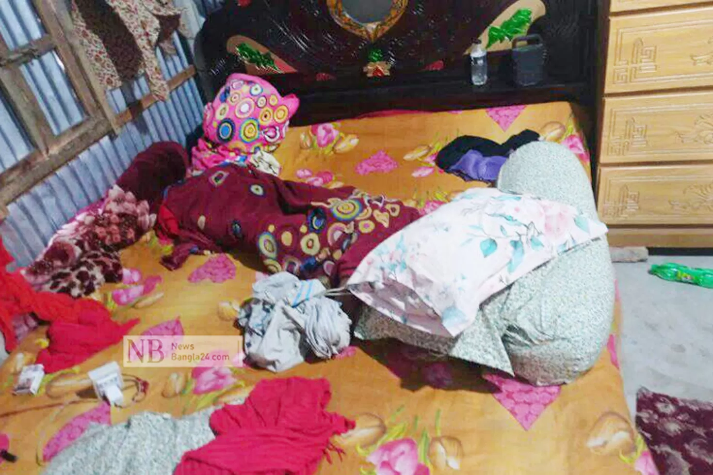 ‘গান ছেড়ে’ বালিশচাপায় হত্যা, স্বামী পলাতক