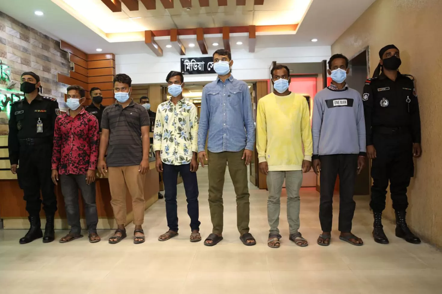 মোহাম্মদপুরের-শীর্ষ-সন্ত্রাসী-মোশারফসহ-গ্রেপ্তার-৫