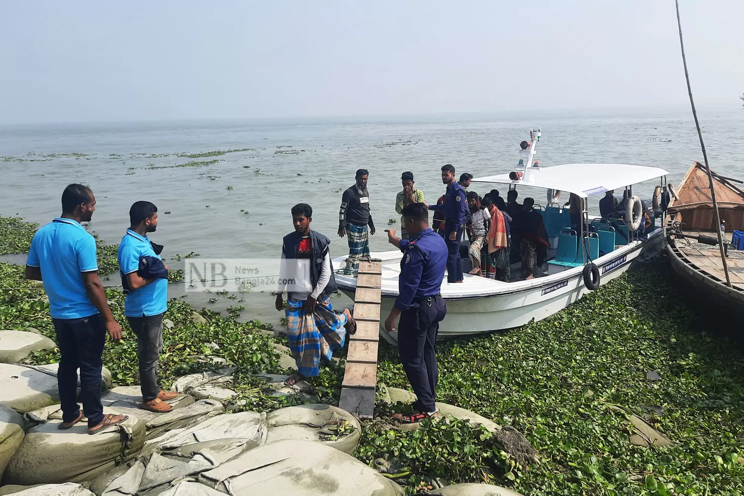 জেলেকে আটক ও জরিমানা