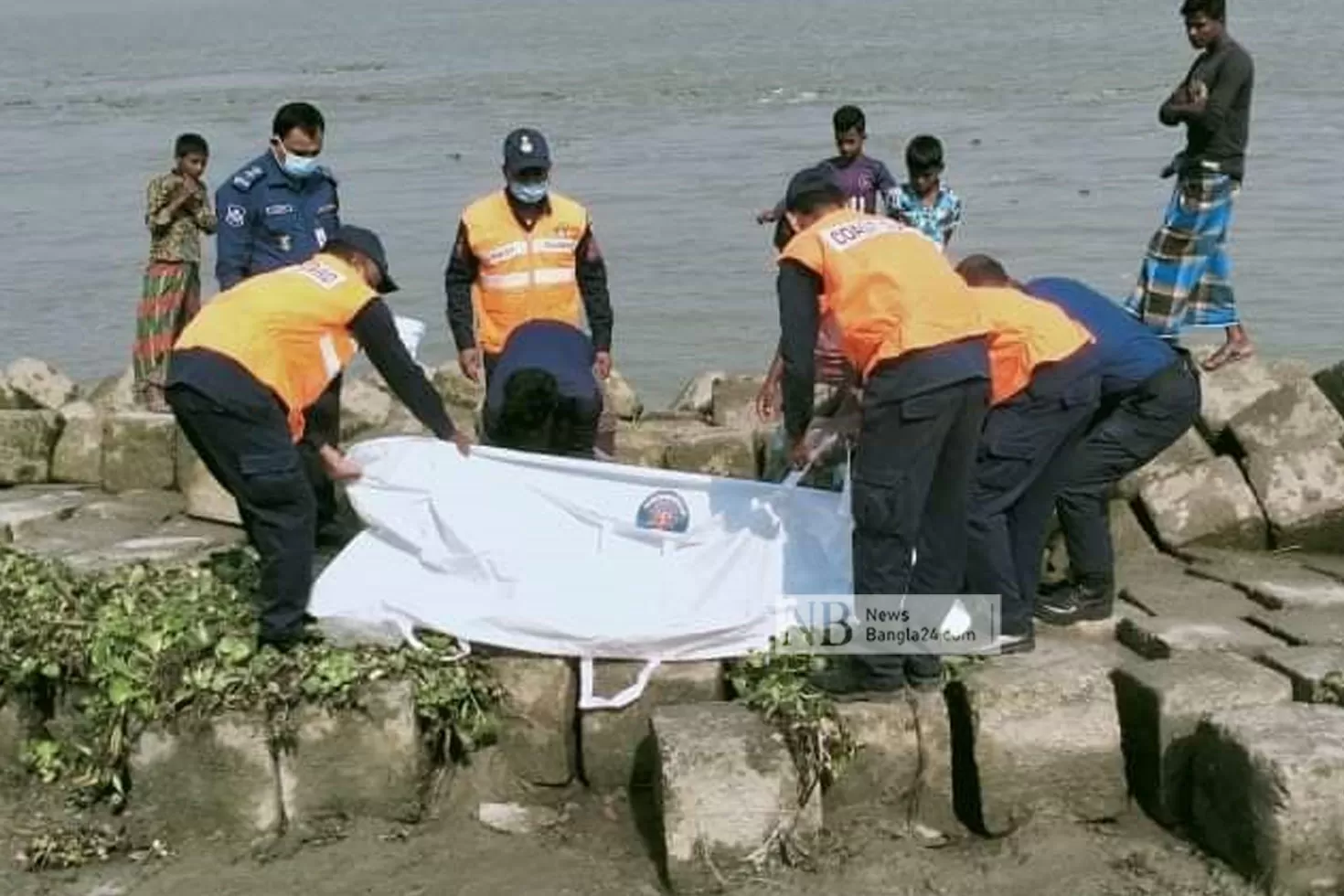 ট্রলারডুবি: নিখোঁজের ৭ দিন পর  জেলের মরদেহ উদ্ধার 