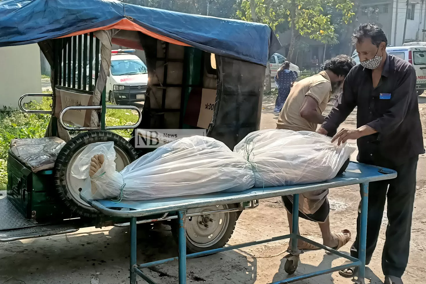 পিটুনিতে আহত ডাকাত 