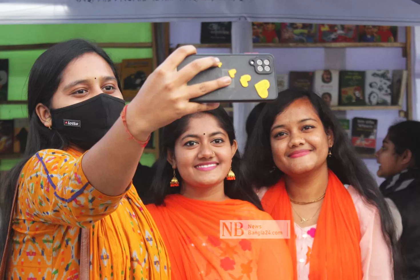 খুলনা-বইমেলায়-তারুণ্যের-ভিড়-কেনাবেচা-কম