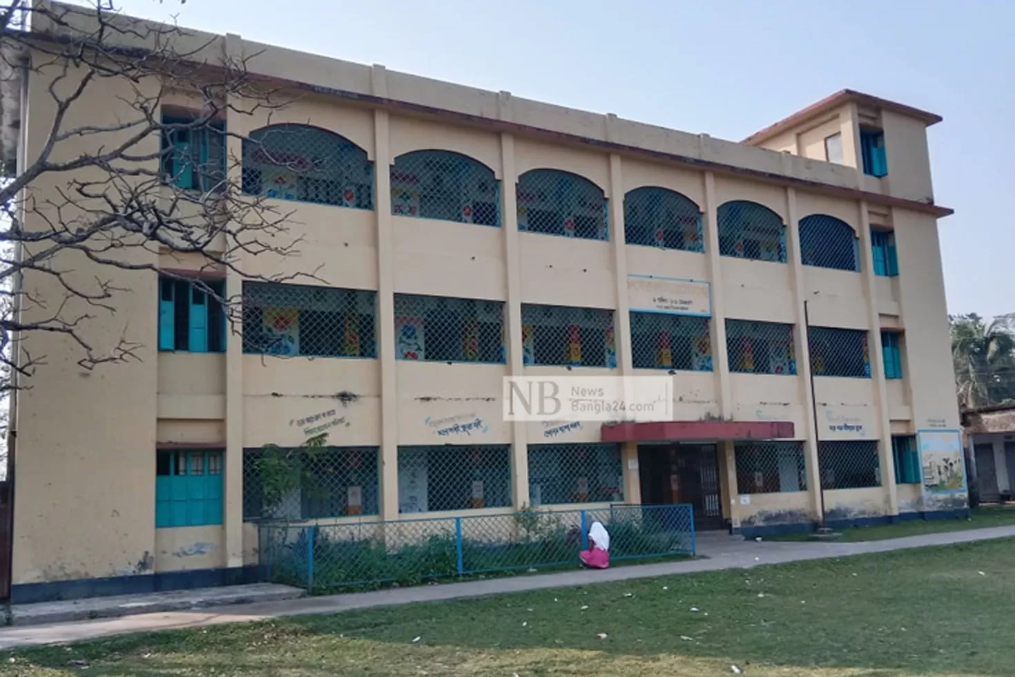 দেড়-ঘণ্টা-স্কুলে-তালাবদ্ধ-২-শিশু