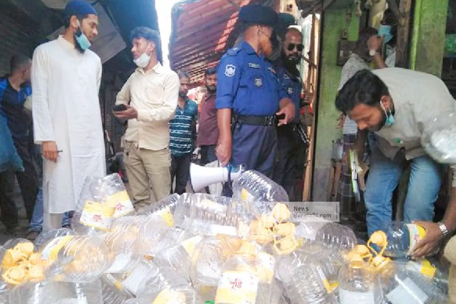 বোতলজাত-তেল-খোলা-বিক্রি-ব্যবসায়ীকে-জরিমানা