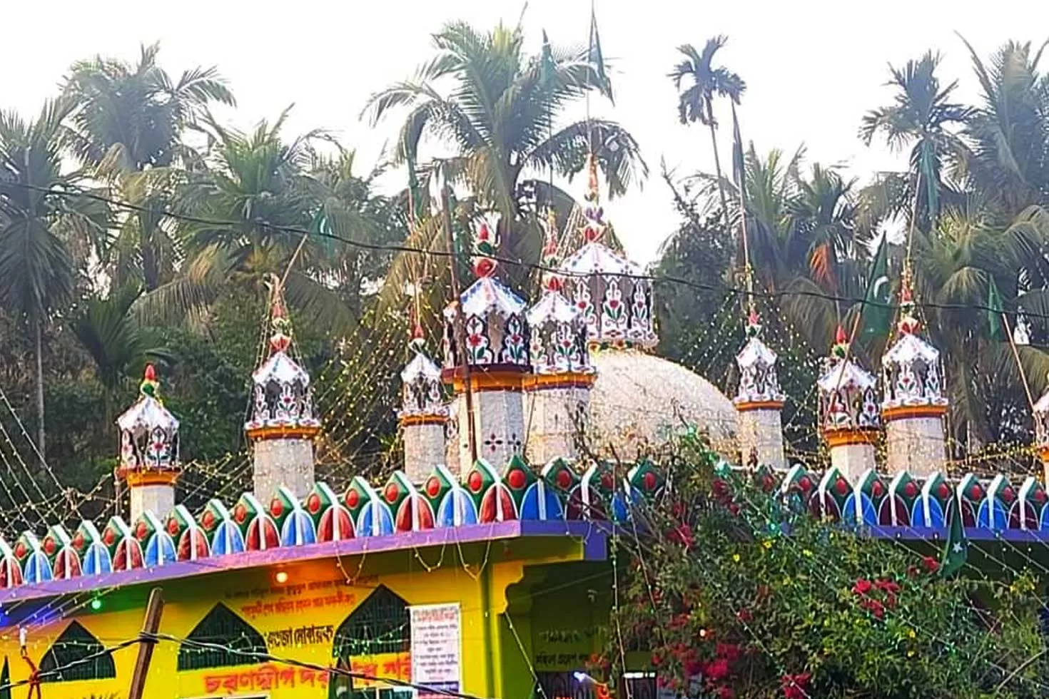 মাজার-সম্মানীয়-জায়গা-লাশ-হাসপাতালে-নেন