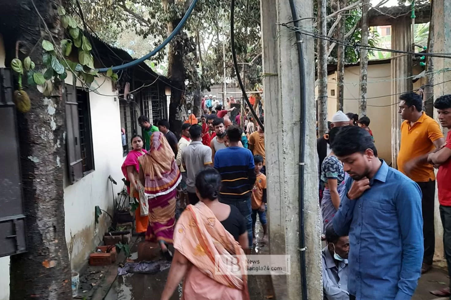 গ্যাসের-চুলা-থেকে-আগুন-প্রাণ-গেল-বৃদ্ধার