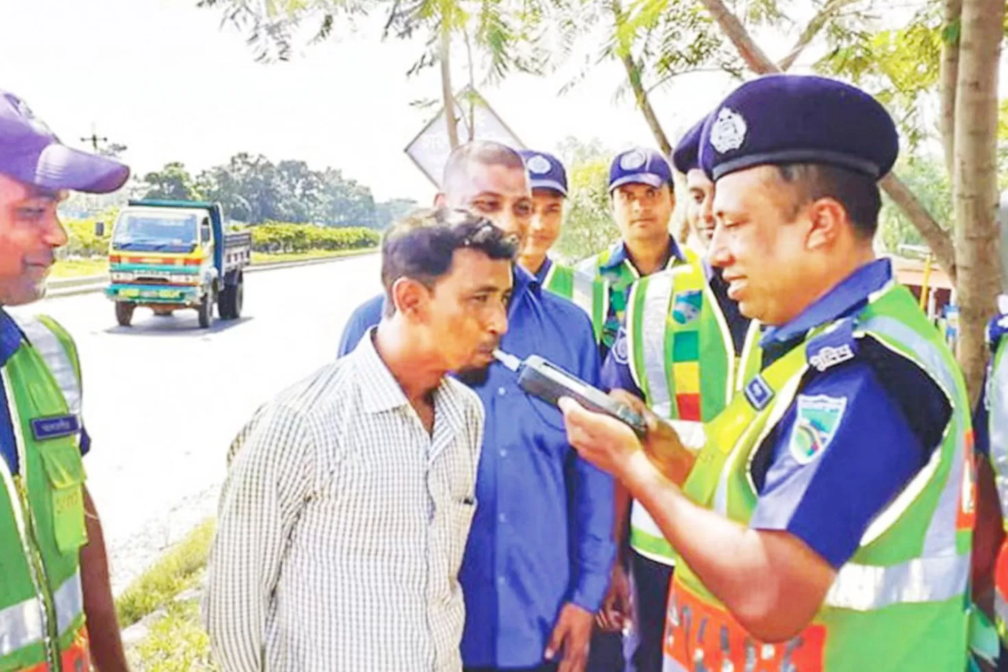 ডোপ টেস্টের নামে ‘চালক হয়রানি’ বন্ধের দাবি